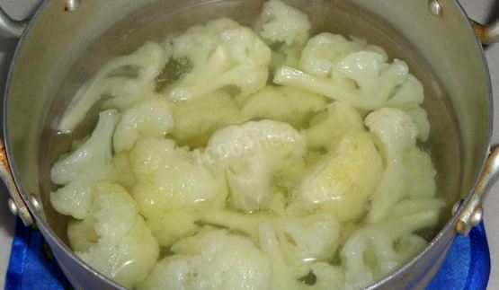 цветная капуста с яйцом на сковороде