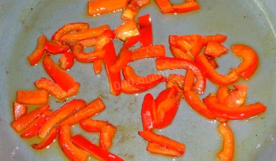 цветная капуста с яйцом на сковороде