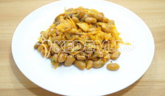 тушеная капуста с фасолью