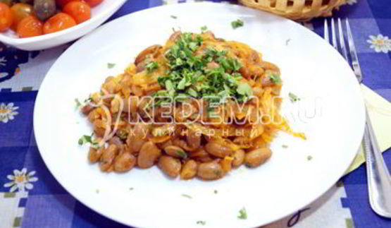 тушеная капуста с фасолью