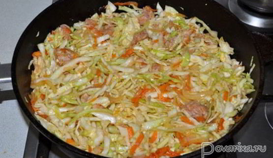 тушеная капуста с тушенкой