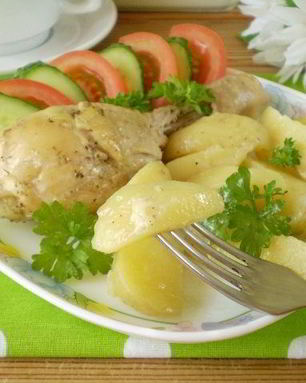 Тушеная картошка с курицей в мультиварке