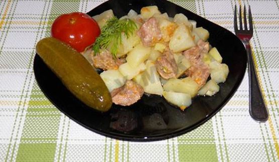 тушеная картошка с мясом в мультиварке