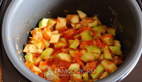 тушеные кабачки с мясом в мультиварке