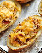 Запеченный картофель с беконом и сыром