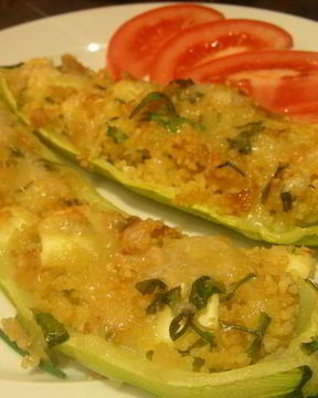 Запеченные кабачки, фаршированные кускусом и фетой