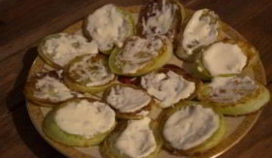 жареные кабачки с помидорами и сыром