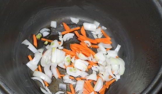 говяжья печень с луком и морковью в мультиварке