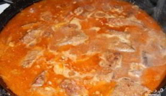 говяжья печень, тушенная с луком