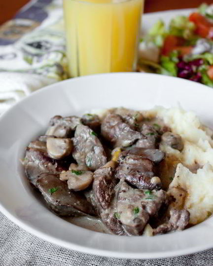 Рецепт куриной печени с грибами в сливочном соусе