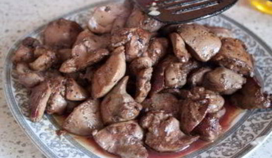 куриная печень с грибами в сливочном соусе