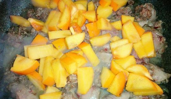 куриная печень с хурмой