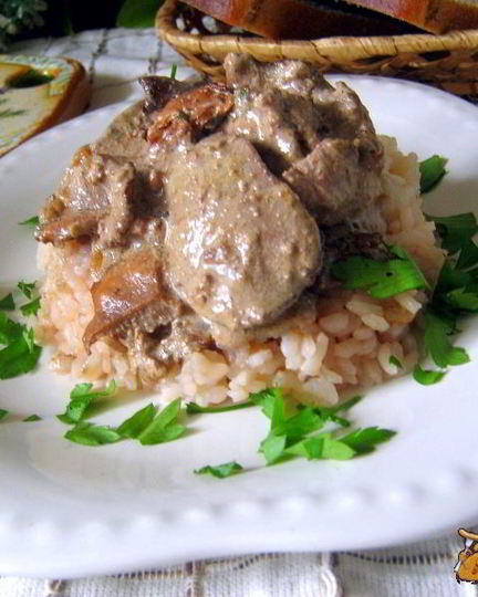 Рецепт куриной печени с лисичками в сметанном соусе