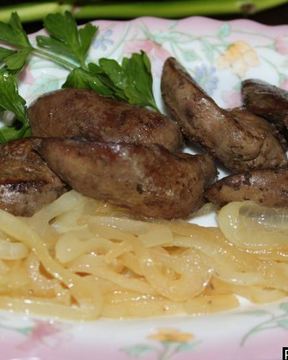 Куриная печень с луком и белым вином