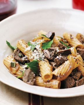 Куриная печень с макаронами