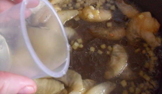 куриная печень с яблочно-имбирным соусом