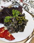 Куриная печень с зеленым горошком