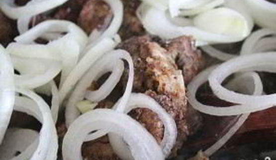 печень по-бефстрогановски