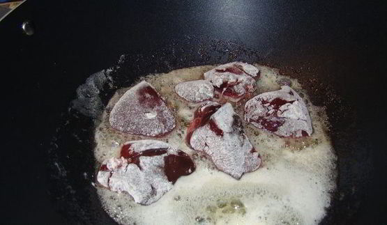 печень птицы в ягодном соусе