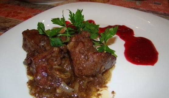 печень птицы в ягодном соусе