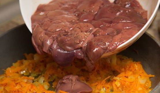 печень с овощами
