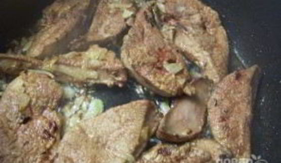 печень свиная тушеная