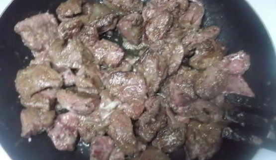 печень тушеная в сливках