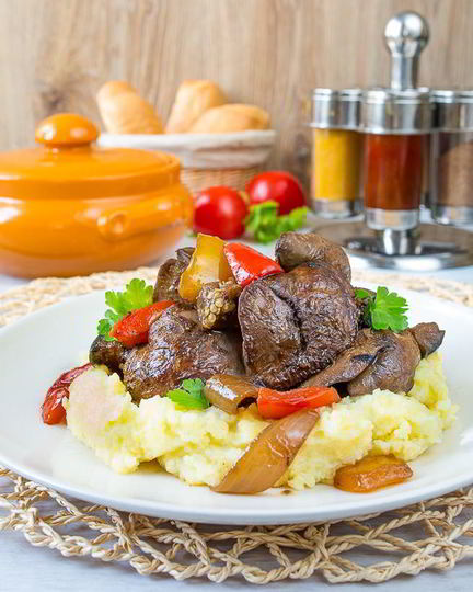 Рецепт жареной куриной печени с овощами