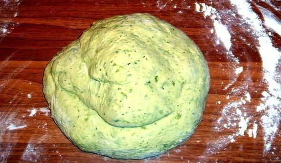 ароматное зеленое пельменное тесто