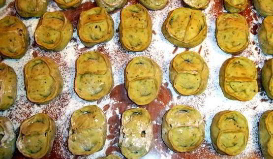 ароматное зеленое пельменное тесто