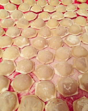 Пельмени с луком и чесноком