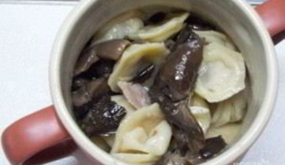 пельмени с вешенками в горшочках в микроволновке