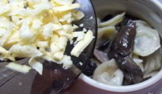 пельмени с вешенками в горшочках в микроволновке