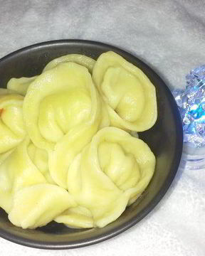 Пельмени-ушки из морковного теста