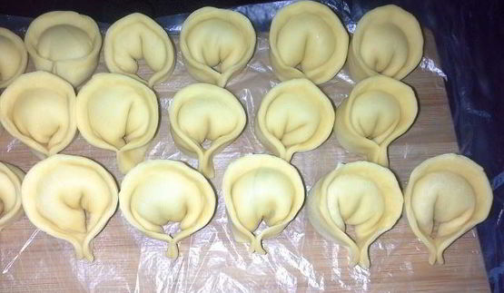 пельмени-ушки из морковного теста