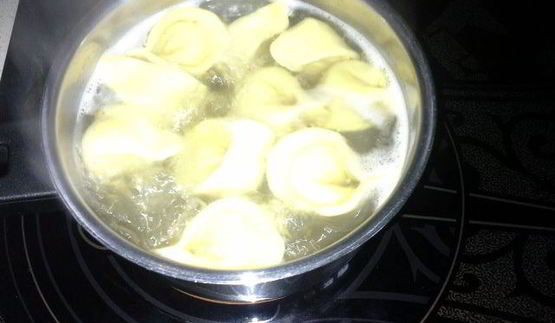 пельмени-ушки из морковного теста