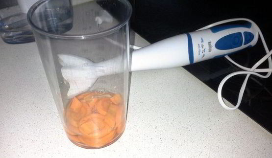 пельмени-ушки из морковного теста