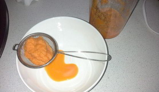 пельмени-ушки из морковного теста