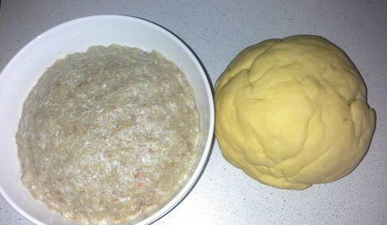 пельмени-ушки из морковного теста