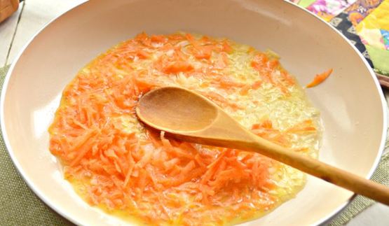 пельмени в горшочках с овощами