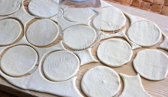 тесто для пельменей на молоке и сметане