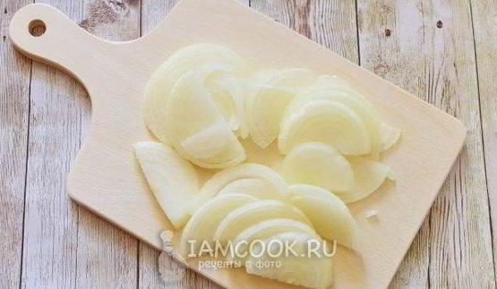 жареные пельмени с луком