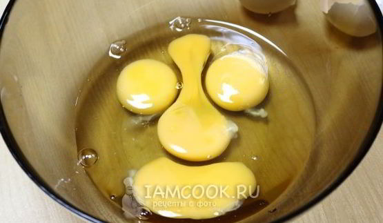 жареные пельмени с яйцом