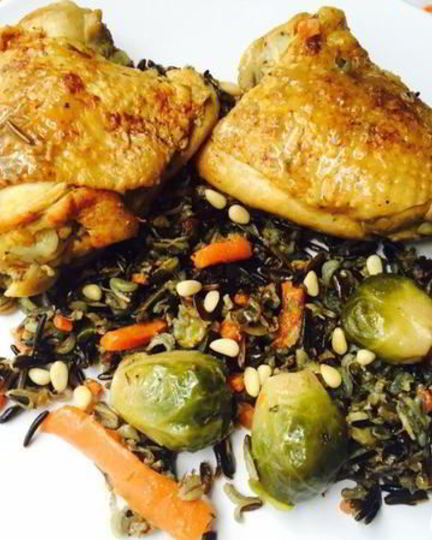 Рецепт куриных бедер тушенных в плове из дикого риса