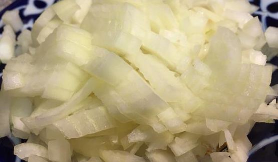 куриные бедра тушенные в плове из дикого риса