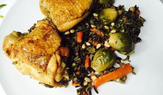 куриные бедра тушенные в плове из дикого риса