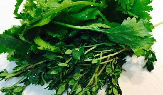 куриные бедра тушенные в плове из дикого риса