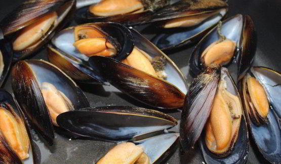 паэлья с пастой и морепродуктами фидеуа