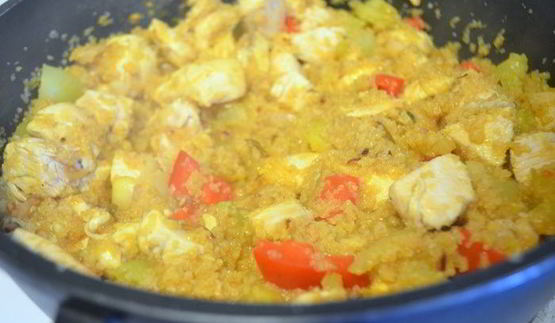 плов из кус-куса и куриного филе в восточном стиле