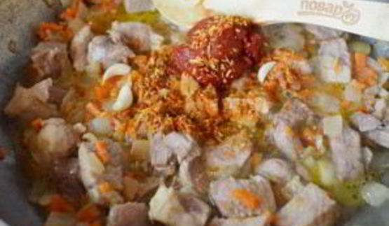 плов на сковороде со свининой